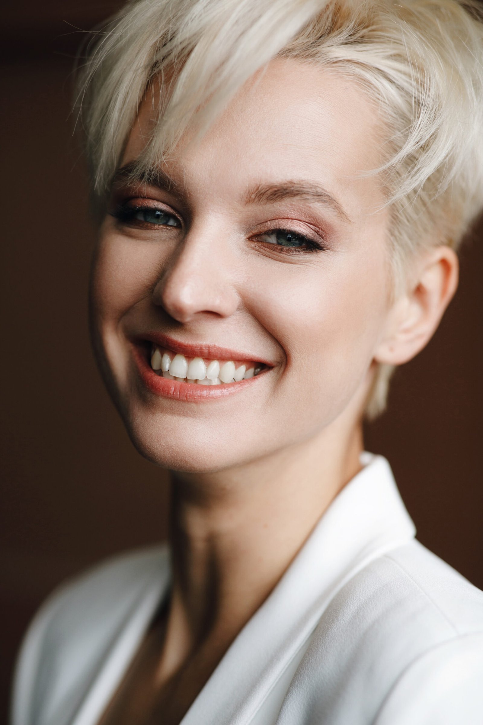 portrait smiling charming woman with deep blue eyes scaled